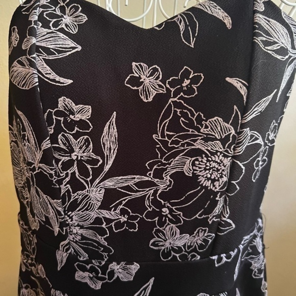 Honey & Rosie cropped black & white floral jumpsuit with POCKETS! Sz M. - Picture 3 of 13